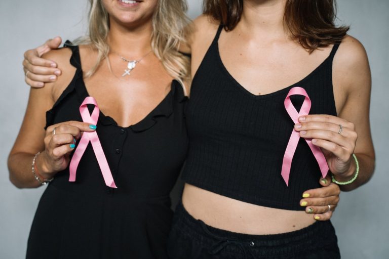 ¿Son sexistas las campañas contra el cáncer de mama?
