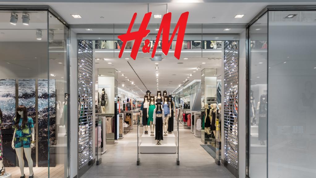 H&M hace negocio con ropa -