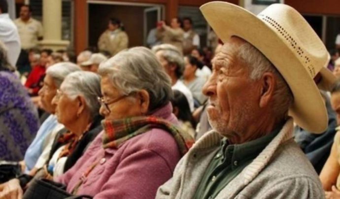 Consar propone pensión única para reducir la pobreza entre adultos mayores