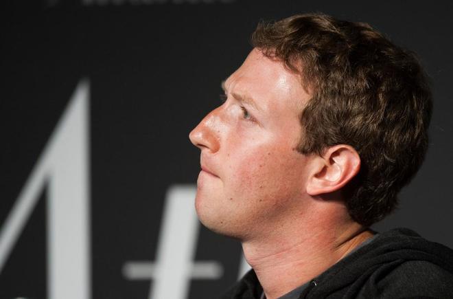Accionistas piden que Zuckerberg deje la presidencia de Facebook