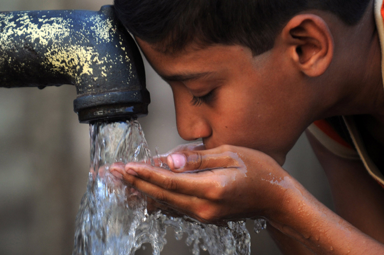 Monsanto lleva agua potable a comunidades