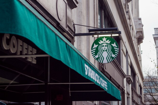 ¿Por qué Starbucks es un líder en RSE y manejo de crisis?