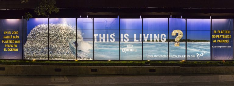 Corona quiere recordarle al mundo que el plástico no pertenece a nuestros océanos
