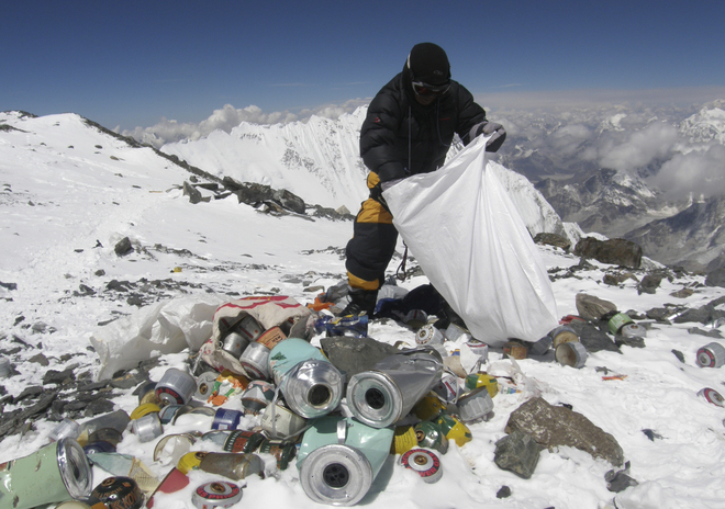 El basurero de los alpinistas Monte Everest