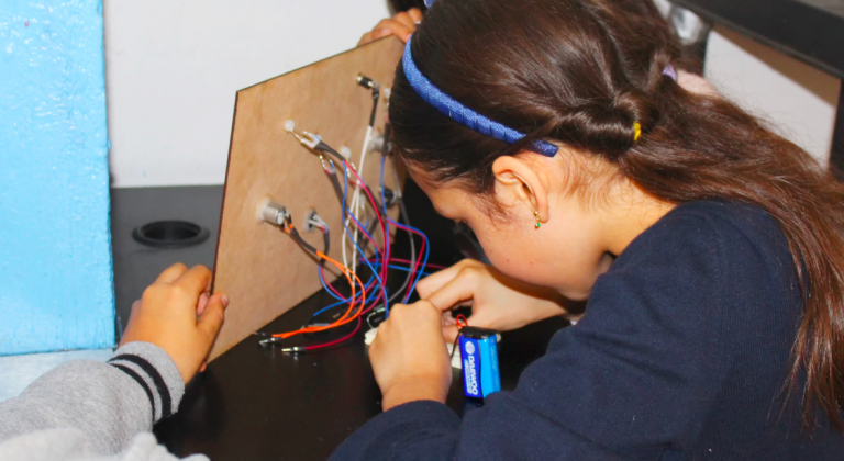 Cursos de verano enfocados en ciencia y tecnología  ayudan en la formación de la niñez