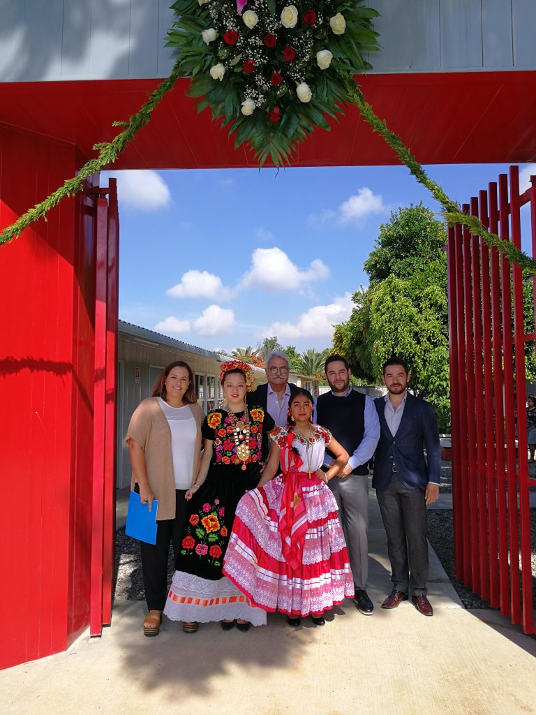 Fideicomiso Fuerza México y fundación distribuidores Nissan entregan escuelas en Oaxaca