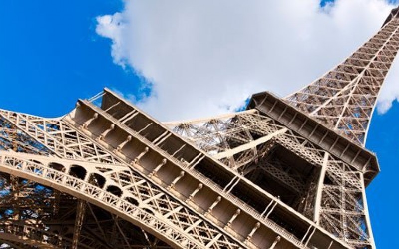 Clausuran Torre Eiffel por conflictos