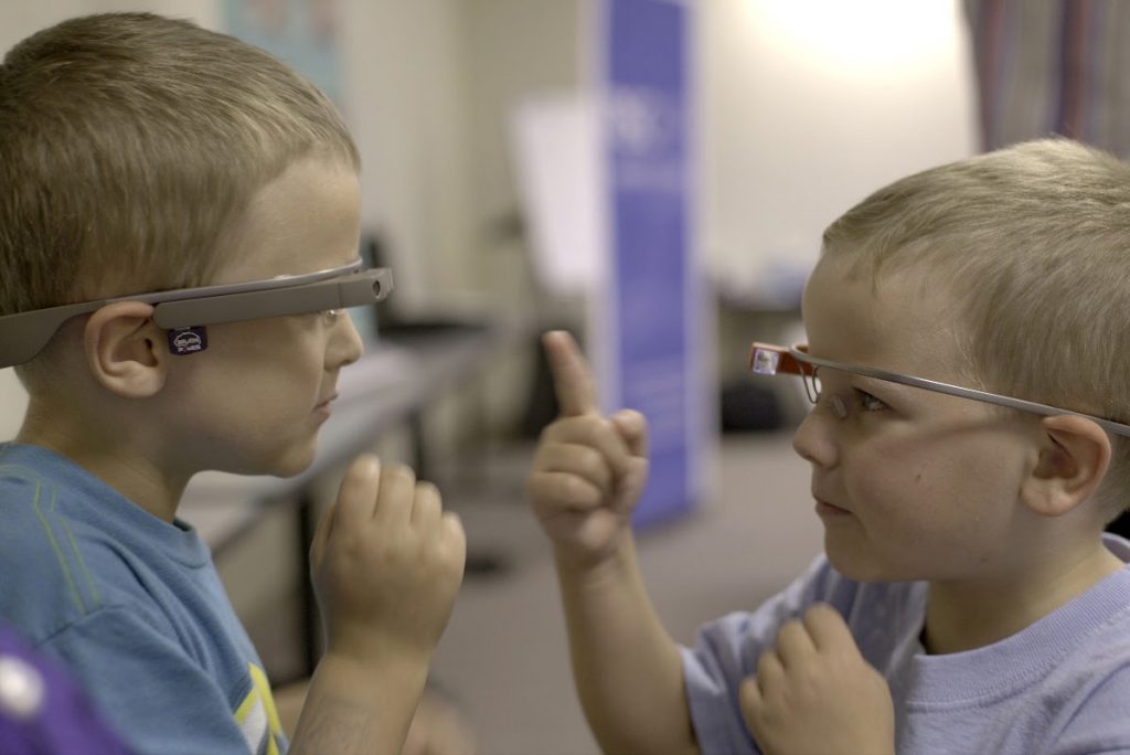 Google Glass a favor de niños con autismo, les ayuda a reconocer sus emociones