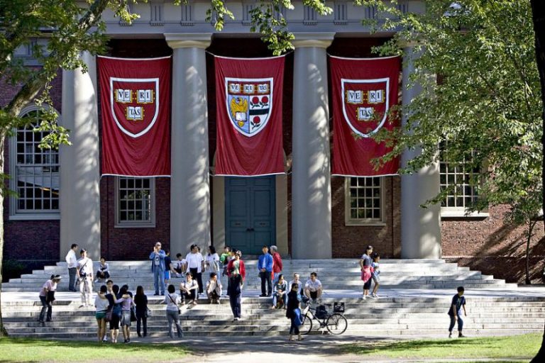 Harvard acusada de racismo