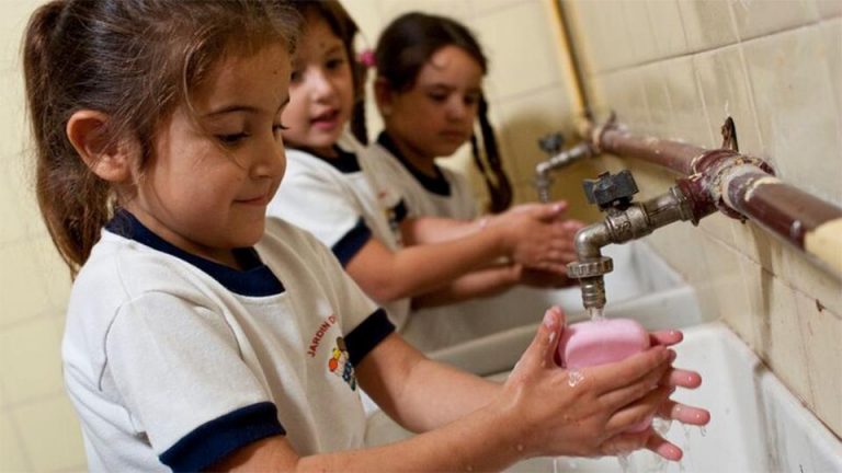 Higiene adecuada en las escuelas, 900 millones de niños carecen de ella ...