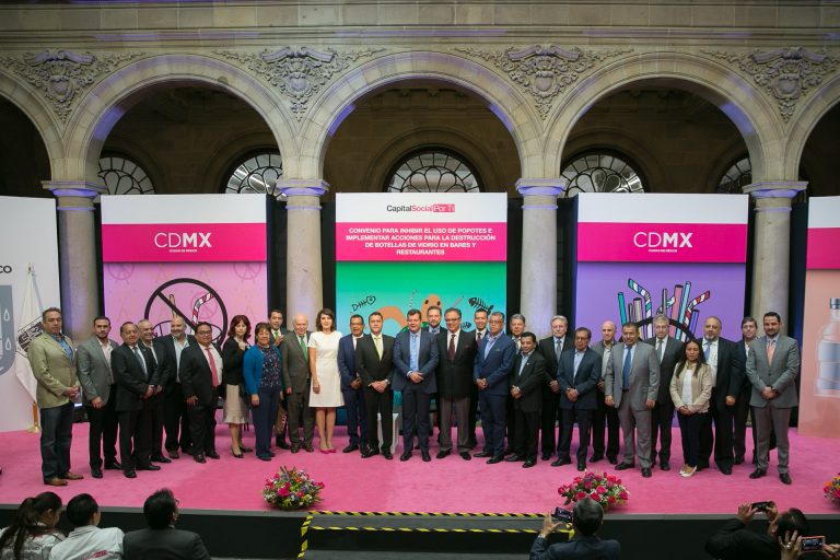 Firma GCDMX convenio para inhibir uso de popotes