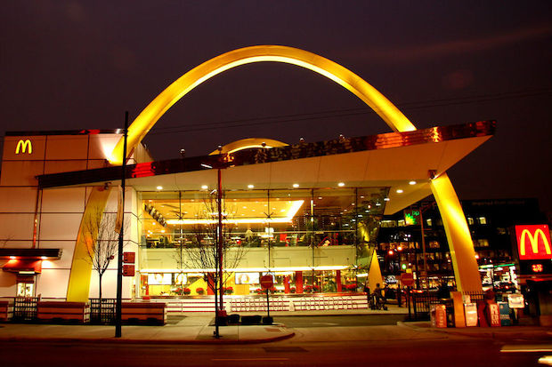 Acoso sexual en McDonald’s, empleados se van a huelga