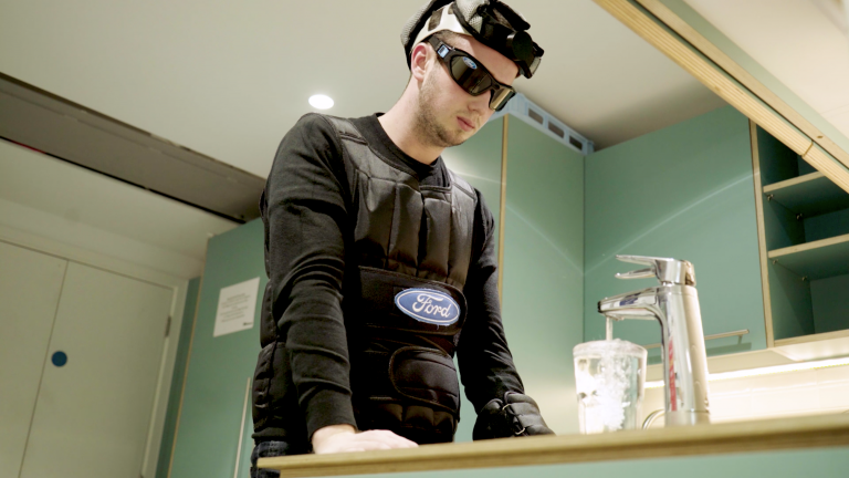 El Traje de Sueño de Ford muestra el peligro de conducir cansado y con sueño