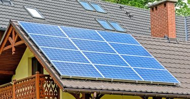 ¿Páneles solares por ley en California?