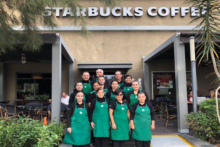 Starbucks inaugura segunda tienda operada por adultos mayores en Jalisco