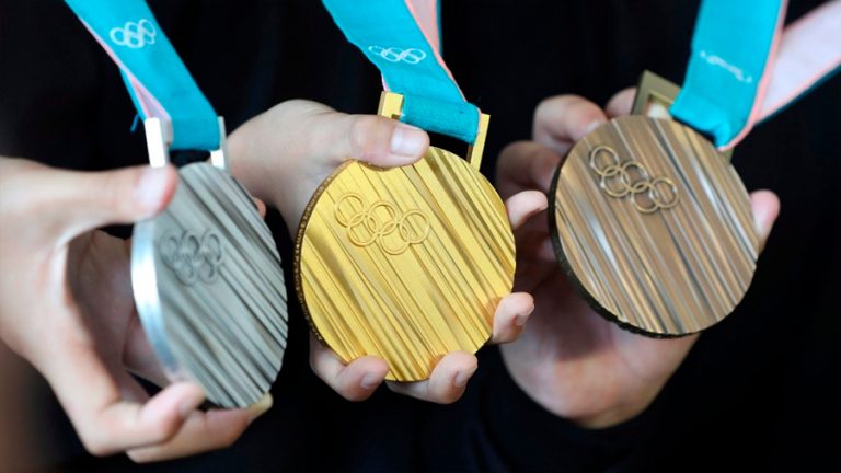 Medallas olímpicas con desechos electrónicos reciclados: Tokyo 2020
