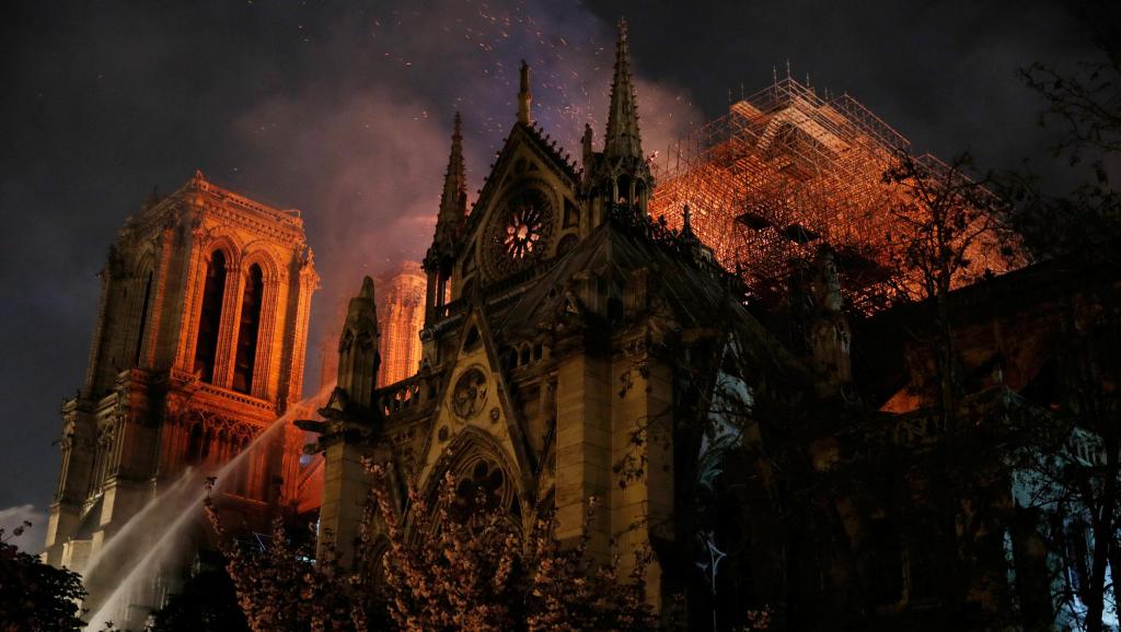Empresarios comienzan donaciones a favor de Notre Dame