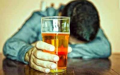 Alcohol en exceso; cada vez más personas consumen 2