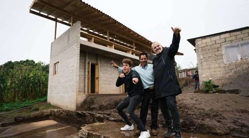 Miguel Bosé apoyó a la reconstrucción de México