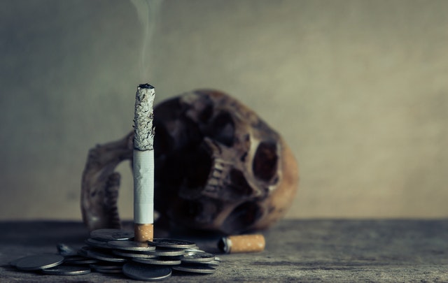 ¿Por qué un cigarro daña más que la contingencia  ambiental?