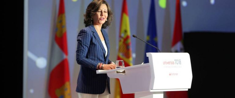 En España, Banco Santander crea programa para contratar a mujeres que dejaron de trabajar por tener hijos