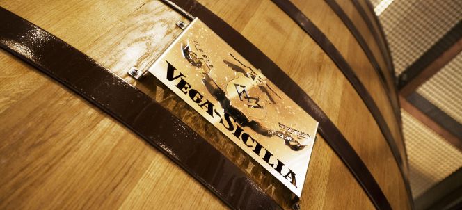 Vega Sicilia logra un beneficio de 37 millones tras elevar el precio medio  de sus botellas