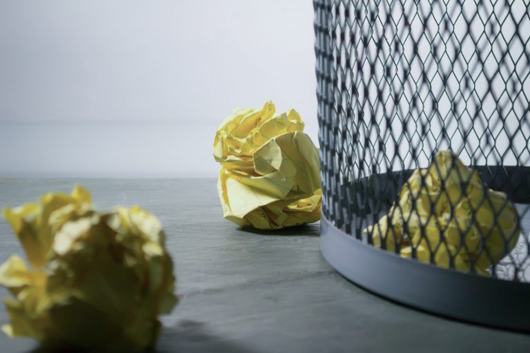 ¿Cómo manejar los desechos de papel?