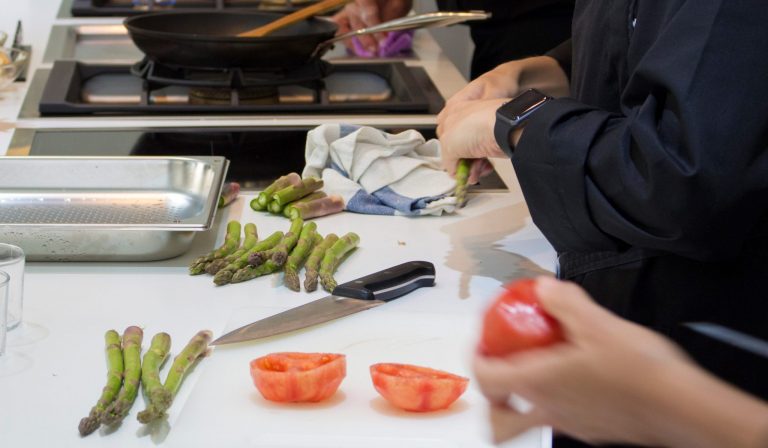 “CocinEMos con Mariana”, clases de cocina online para pacientes con esclerosis múltiple