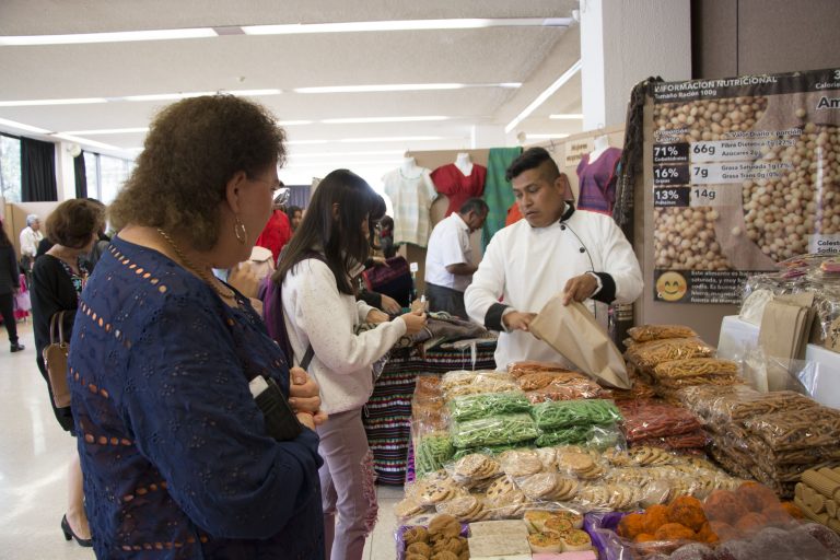 Más de 6 mil asistentes y con 35 productores presentes en Feria de Comercio Justo organizada por la Universidad Anáhuac