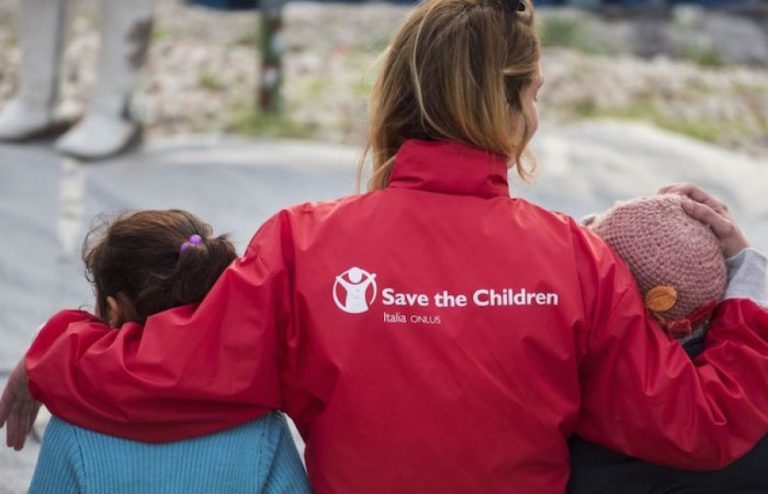 Save the Children cumple 100 años a favor de los derechos de los niños y lo celebra con una Cena en Rojo