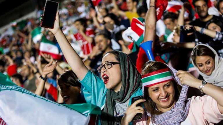 Derechos de las mujeres: FIFA insta a Irán para que ellas entren a los estadios