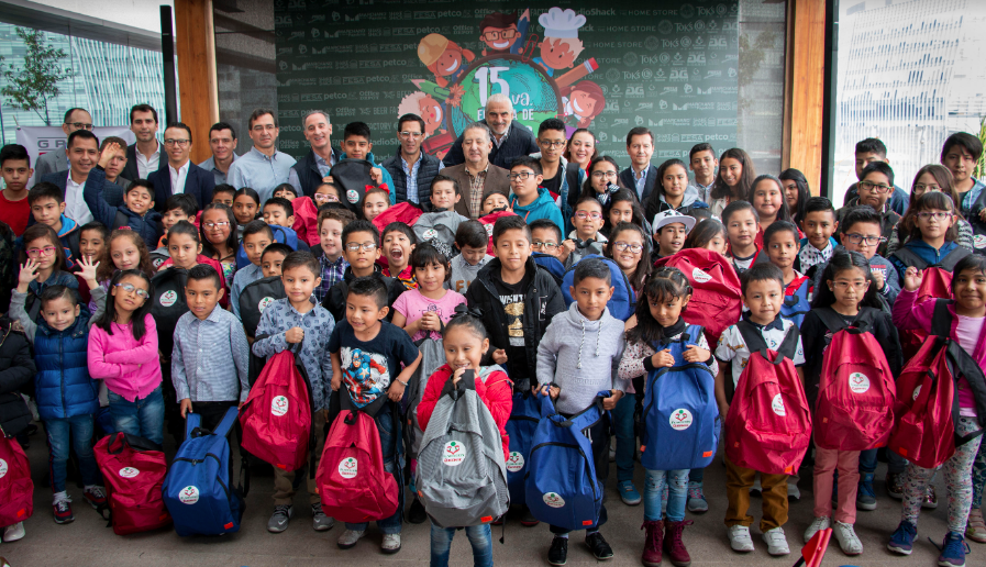 fundacion gigante y la entrega de utiles escolares 