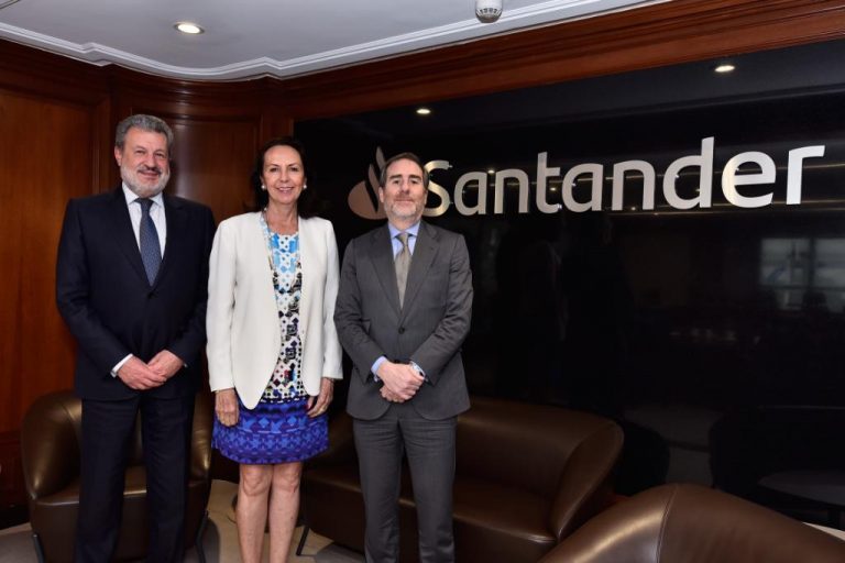 Laura Barroso, primera mujer en asumir el cargo de presidenta del Consejo de Administración del Banco Santander en México