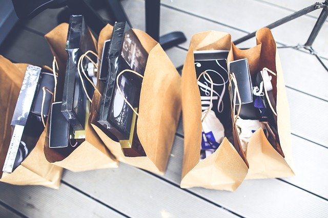 Cumple mayoría de centros comerciales prohibición de bolsas de plástico desechables