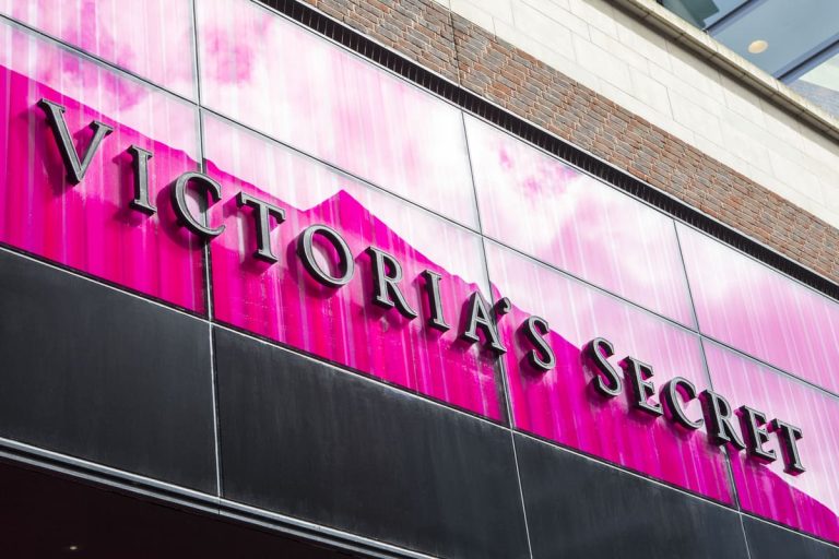 Victoria’s Secret se vende tras su caída en ventas y denuncias de cultura tóxica