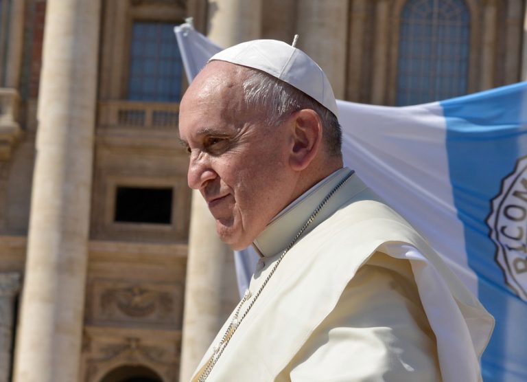 Papa Francisco rechaza matrimonio de sacerdotes en misiva «sustentable» al Amazonía.