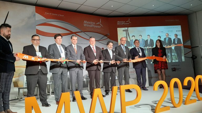 Inversiones en energía renovable impulsan reconstrucción del tejido social