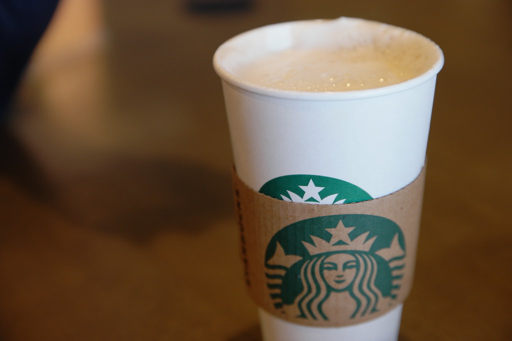Starbucks comenzará a probar por fin vasos reciclables