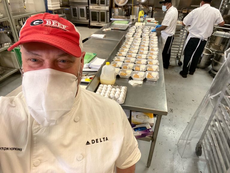 Delta entrega a la gente necesitada 90 toneladas de comida