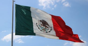 Bandera. Vergüenza y riesgo… México no respeta el #QuedateEnCasa