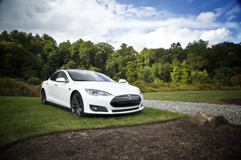 La nueva batería de Tesla igualará su precio a la de los autos convencionales