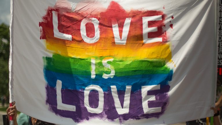 La lucha por el amor desde los tiempos de San Valentín: El amor se vive con #OrgulloTodoElAño