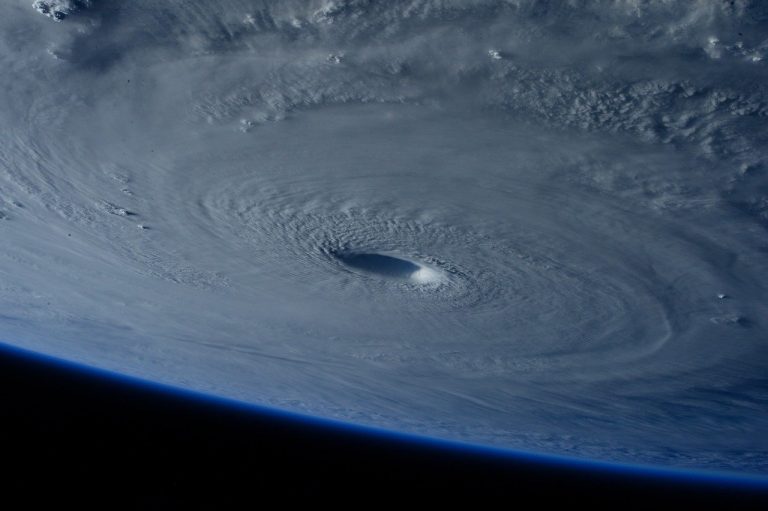 Cambio climático alimenta la fuerza de los huracanes: estudio