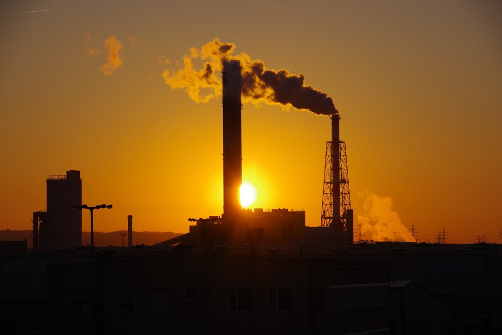Las ganancias de los combustibles fósiles colapsarán en dos tercios