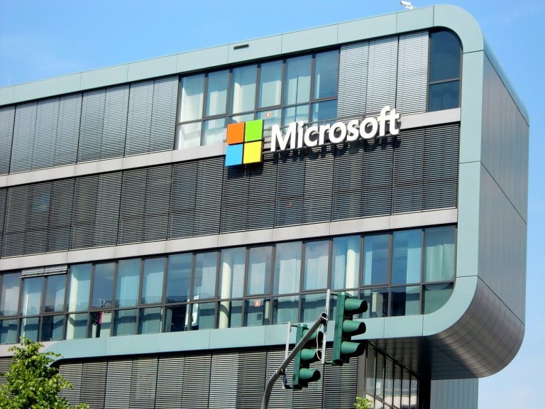 Empleados de Microsoft piden al CEO finalizar los contratos con la Policía