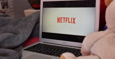 Netflix. ¿Glorifica Netflix el abuso sexual y el síndrome de Estocolmo?