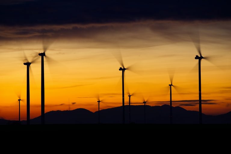 Sector de energías renovables apoya a los más vulnerables