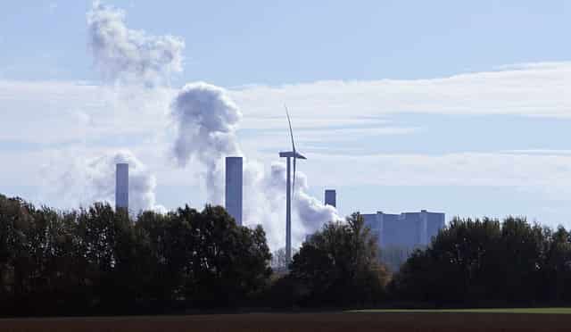 Planta eléctrica. La energía solar y eólica ya alimentan a la décima parte del mundo