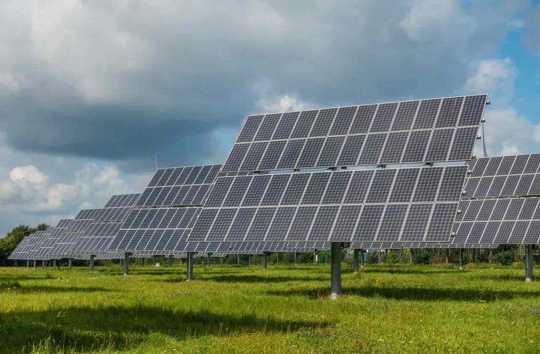 La energía solar y eólica ya alimentan a la décima parte del mundo