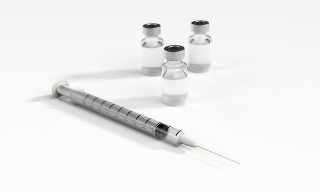 2 farmacéuticas han suspendido los ensayos de sus vacunas